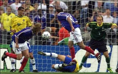 Lors de la finale France-Brsil de la Coupe du monde de football 1998, quel but Emmanuel Petit a-t-il marqu ?