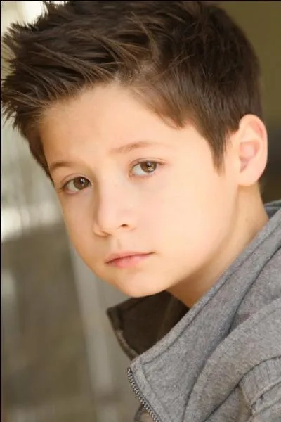 Comment s'appelle le petit frre de Cece Jones ?