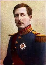 On le surnomme  Le Roi Soldat  ou  Le Roi Chevalier . Sa passion pour l'alpinisme et l'escalade lui a t fatale  Marche-les-Dames. Le refuge du glacier du Tour dans le massif du Mont-Blanc porte son nom. De quel roi s'agit-il ?