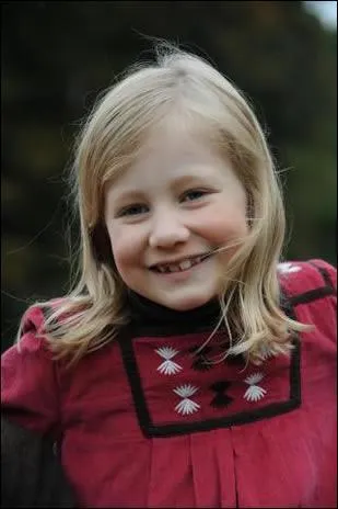 Selon la Constitution, cette petite fille est premire dans l'ordre de succession au trne de Belgique.