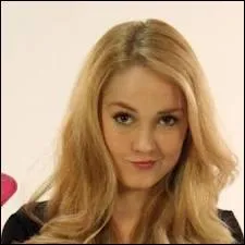 Dans les premiers pisodes qui sont les meilleurs amis de Ludmilla ?