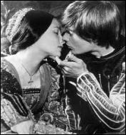 Dans quelle tragédie Shakespeare conte-t-il l'histoire de deux jeunes amants de Vérone dont la mort réconcilie leurs familles ennemies ?