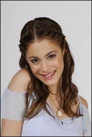 Quel personnage joue Martina Stoessel ?