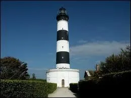 Nous allons pour finir notre sjour, visiter un monument attirant beaucoup de touristes sur l'le d'Olron, son phare ! Quel est son nom ?