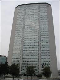 O se trouve la tour Pirelli ? 