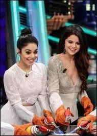 Comment s'appelle le film sorti en 2013, o Selena y joue aux cts de Vanessa Hudgens ?