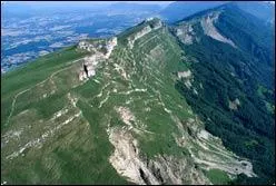 Un mont du Jura porte le nom  neige  dans son appellation. Lequel ?