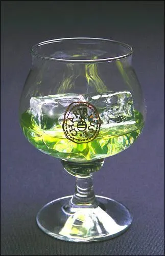 Quelle liqueur forte, qui porte le nom du massif montagneux o elle est fabrique  partir de beaucoup de plantes, est l'oeuvre de moines ?