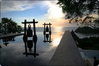 Quelle mer ou ocan voit-on quand on est dans cette piscine ?