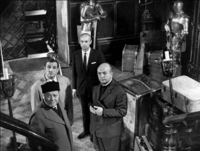 J'ai mme fait du thtre, enfin si on peut appeler a comme a... On part pour jouer Phdre et puis on se retrouve  faire la danse du ventre sur le Bosphore... .