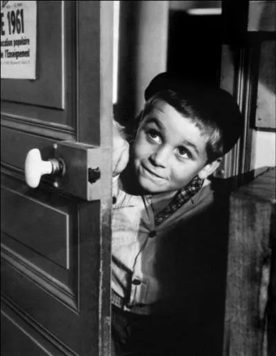 Alors si c'est comme a il y a plus moyen de faire l'galit fraternit... Si y en a qui payent, d'autres pas, c'est plus la Rpublique, c'est la Royaut. Puis moi les rois je les guillotine.