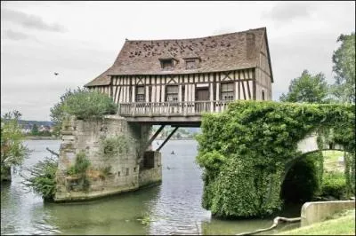 O pouvez-vous admirer le Vieux-Moulin, install sur les piles d'un pont mdival ?