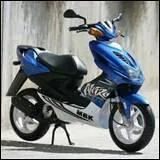 Le scooter sur la photo est un :