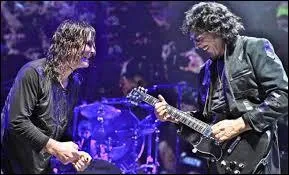 A laquelle de ces deux formations attribue-t-on le titre  Space Truckin'  ?