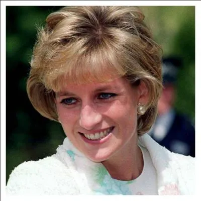 Combien de jours avant la date communique au mdias, la princesse Diana a-t-elle donn naissance  William ?
