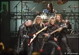 Pour finir, trouvez-moi le groupe qui a compos la chanson  Love Bites  ?