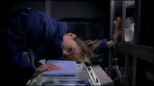 Dans la saison 8, de quoi sont victimes Alex et Meredith  la fin de l'pisode 9 ?