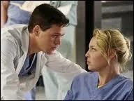 Dans la saison 3, aprs leur nuit ensemble Izzie et George ont la gueule de bois. Lequel ne se souvient de rien ?