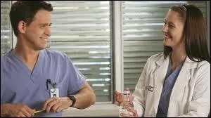 Dans la saison 4, Lexie et George emmnagent ensemble. Quel objet Lexie ne vole-t-elle pas  l'hpital ?