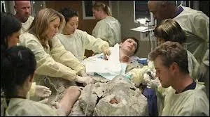 Dans la saison 4, un garon est bloqu dans un bloc de ciment et le docteur Bailey se rend compte qu'ils ont oubli de s'occuper de quelque chose dans leurs soins. Qu'ont-ils oubli ?