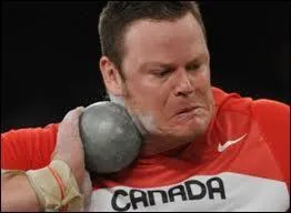 En athltisme, lors des preuves masculines de lancer du poids, celui-ci pse plus de 7 kg.