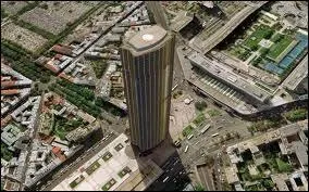 La tour de Montparnasse n'est pas :