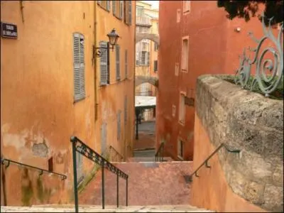 Quelle est la capitale de la parfumerie en France ?