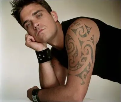 De quelle nationalit est le chanteur Robbie Williams ?