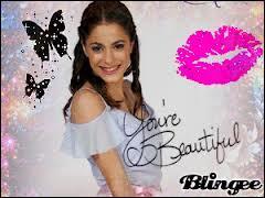 Qu'offre Violetta a Camila et a Francesca dans le dernier pisode de la saison 1 ?