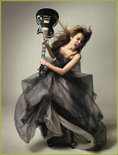 Dans quel magazine a't-elle pos en 2009 avec une guitare  la main ?