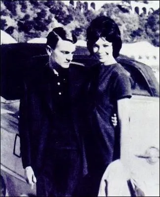 Contre qui Claude Franois tait-il furieux depuis 1963 parce qu'il lui avait pris sa femme ?