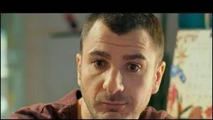 O travaille Sam et quelle est sa profession ?