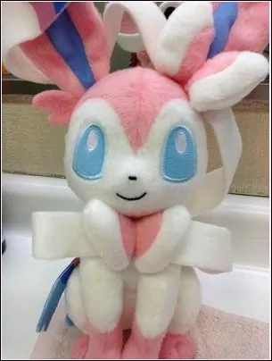 Cette crature japonaise de type  fe  , rvle en 2013, est une des multiples volutions d'Evoli. C'est Nymphali. A quel univers appartient-elle ?