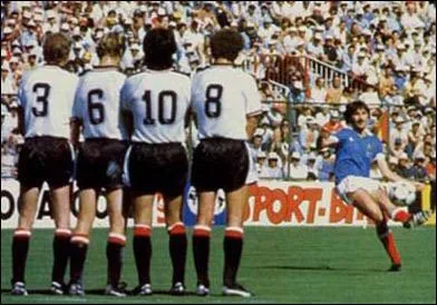 Certains journaux ont qualifié le coup franc de Genghini du plus beau du monde lors de la Coupe du monde 1982, mais contre quelle équipe ?