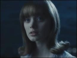 Dans le film :  Dark Shadows  le film de vampire, qu'est Victoria (Vic) pour Josette !