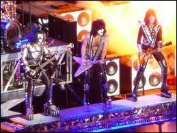 Du rpertoire de quelle formation le morceau  Blackout  est-il issu ?