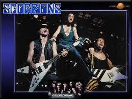  Touch too much  est une chanson dont les auteurs sont les membres de :