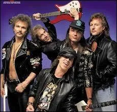 Parmi les propositions, laquelle correspond  l'auteur de  Hotter than Hell  ?