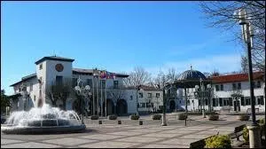 Nous restons en Aquitaine et nous allons  Anglet, qui est une ville du dpartement...