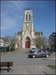 Voici l'glise de la commune de Pipriac (rgion Bretagne). Elle se situe dans le dpartement ...