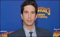 En 2002, dans quelle srie son interprtation du capitaine Herbert Sobel lui vaut-elle un accueil unanime des critiques ?