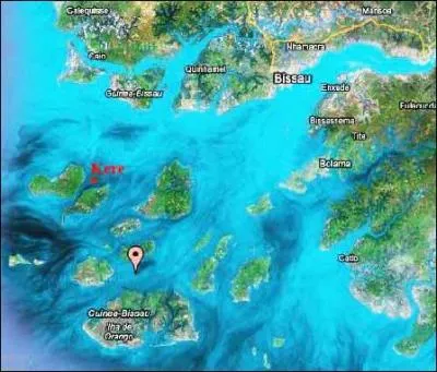 Combien d'les composent l'archipel des Bijagos en Guine Bissau ( Afrique de l'Ouest ) ?