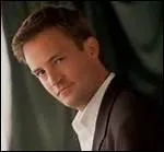 Ayant rejoint sa mre aprs le divorce de ses parents, dans quelle cole prive fait-il ses tudes ?