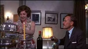 Dans  Frenzy , la femme de l'inspecteur principal Oxford est une adepte de la cuisine franaise. Quel plat lui mijote-t-elle  son grand regret ?