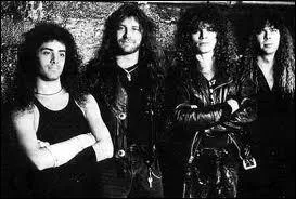 Le titre  Be All, End All  figure parmi les ralisations de :