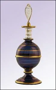 Un malfice protecteur de la pierre philosophale existe dans le livre mais pas dans le film : choisir parmi sept fioles. Qui l'a mis en place ?