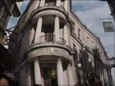 Dans quel coffre de Gringotts se trouve la pierre philosophale avant qu'Hagrid ne vienne la rcuprer ?