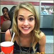 Comment s'appelle cette actrice de Nicklodeon ?