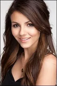 Comment s'appelle cette actrice de Nicklodeon ?