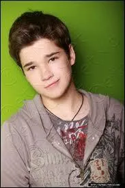 Comment s'appelle cet acteur de Nicklodeon ?
